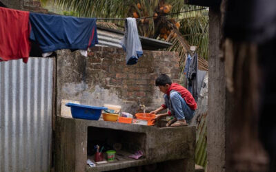 Plus de 400 millions d’enfants dans le monde sont piégés dans la pauvreté et privés d’au moins deux services essentiels chaque jour.